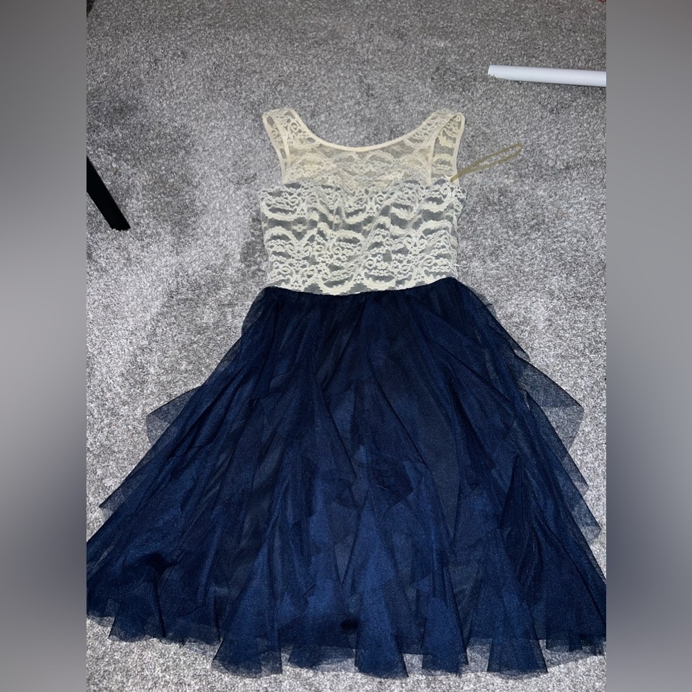 adorable sweetheart style dress perfect for a winter dance.